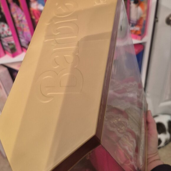 10th Anniversary 1997 Holiday Barbie w/Green Eye 1st Edition - Picture 3 of 9